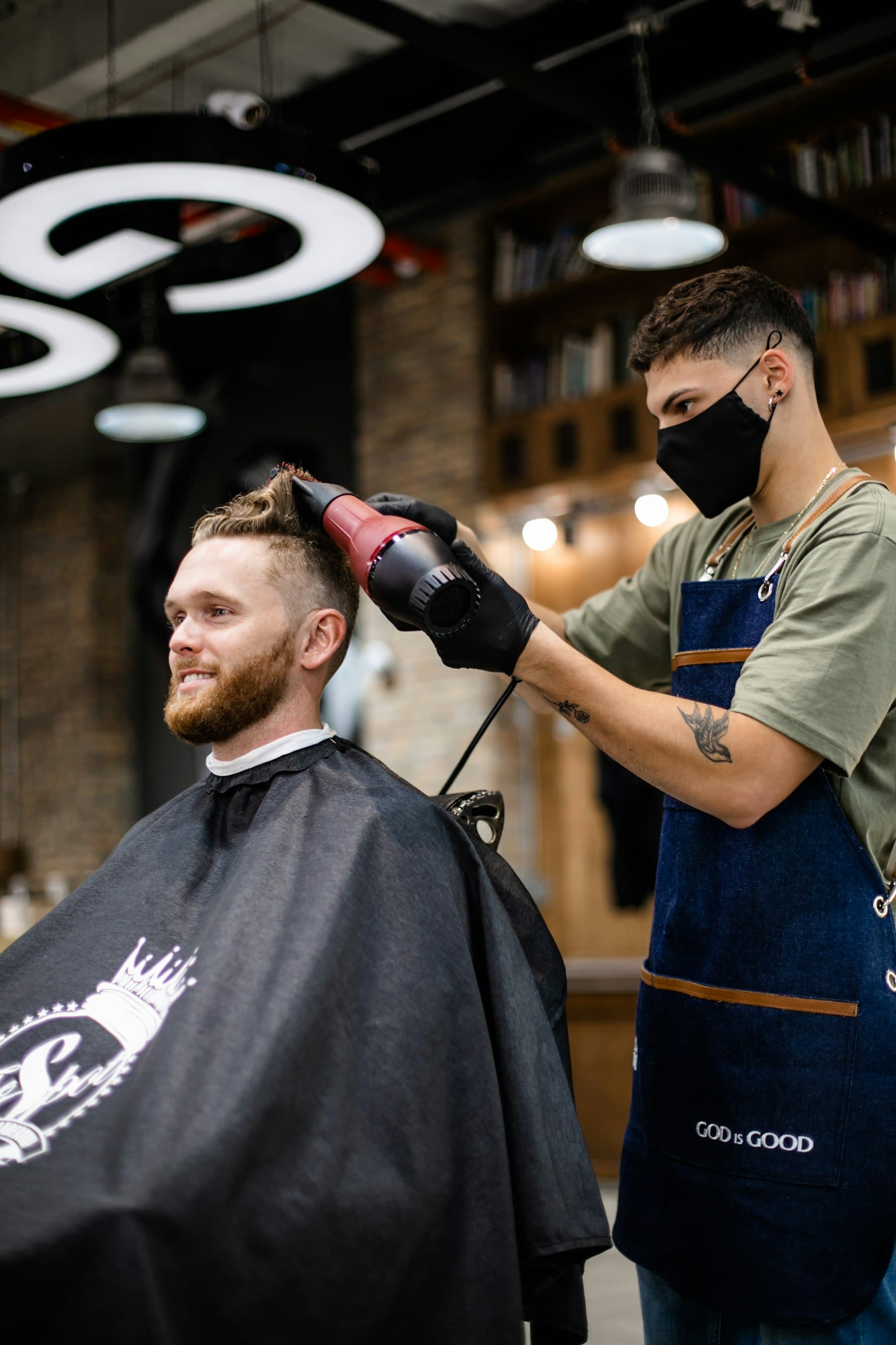 Secado y peinado al terminar el corte